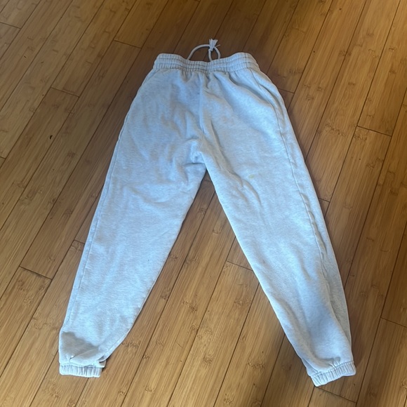 TNA Aritzia cozy boyfriend sweatpants Small - Picture 3 of 3